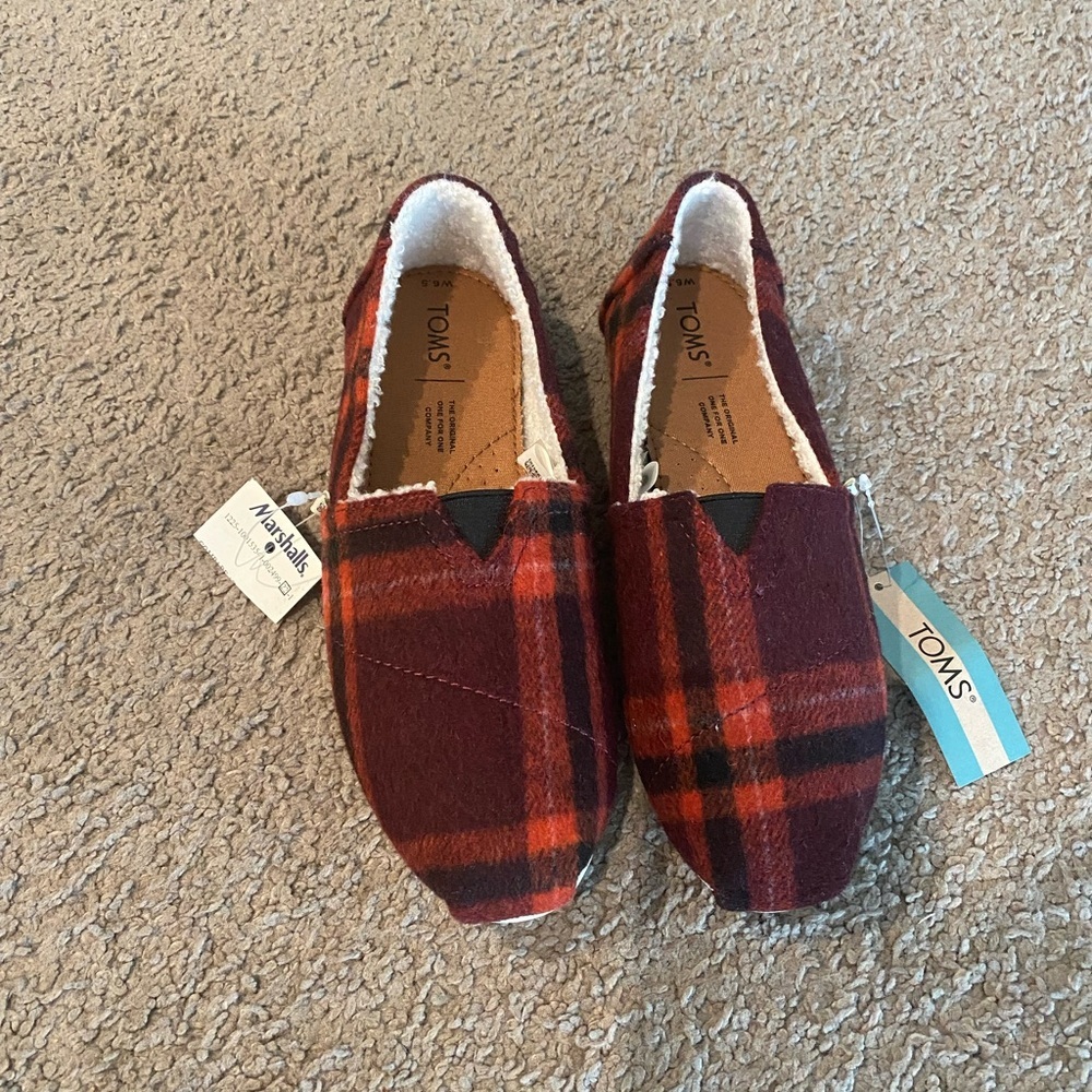 NWYT TOMS Women’s Red Plaid  wool belmont with faux shearling.